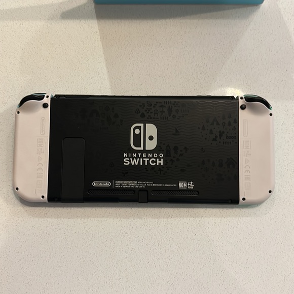 Nintendo Switch Animal Crossing edition with box, case, controllers - Picture 2 of 9